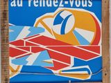 a picture of a sign on the side of a building that says aurediez - vous