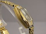 une image représentant une montre en or au cadran transparent