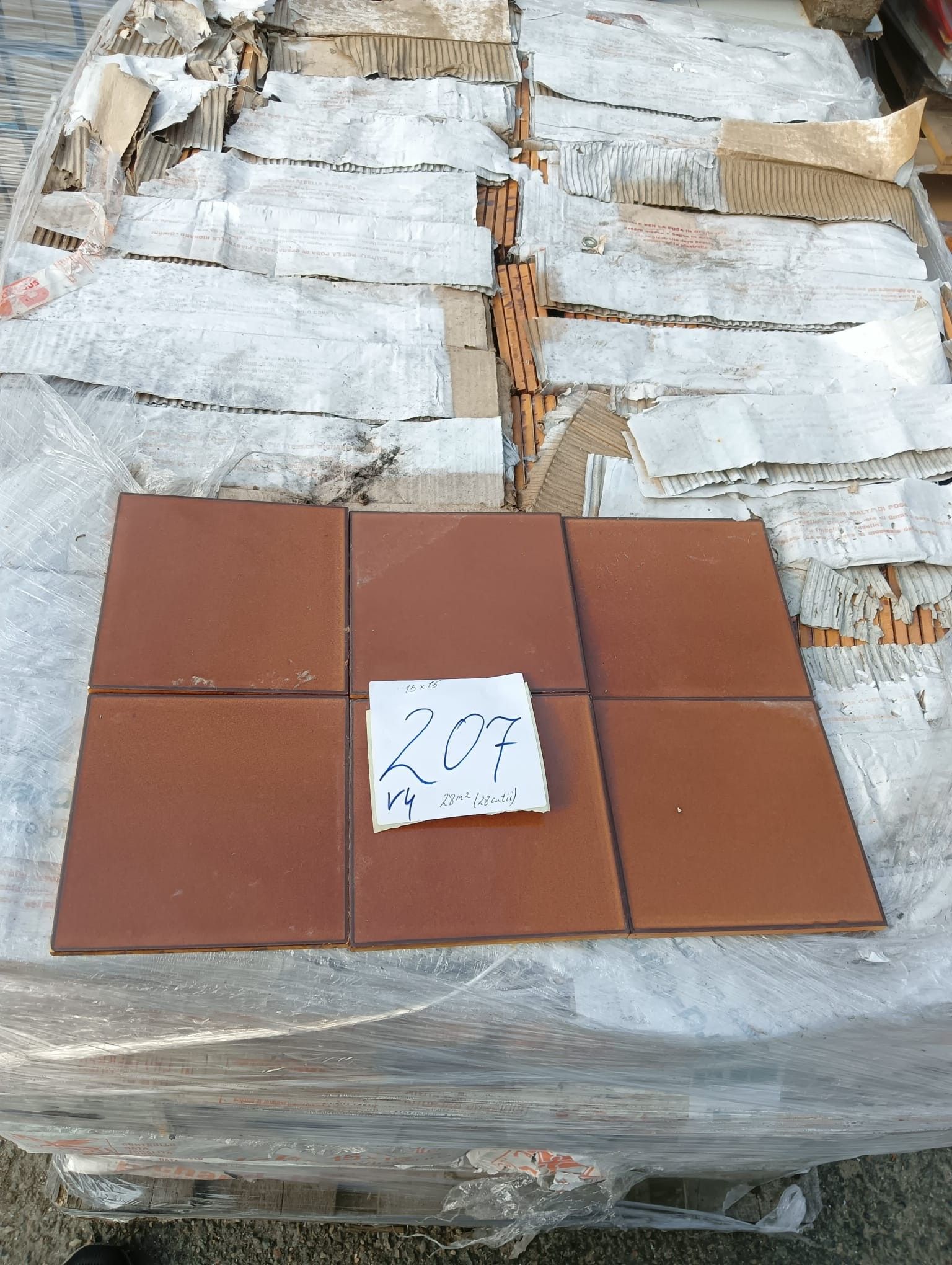Lot d’environ 28 m² de carreaux, format 15 × 15 cm, coloris …