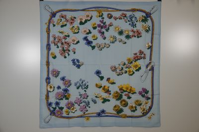 HERMES Carré en coton. Fleurs de Montagne.