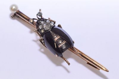 BROCHE en or ornée d'un insecte de pierres rouges en cabocho… - Photo 1