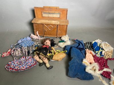 beaucoup de poupées qui sont par terre