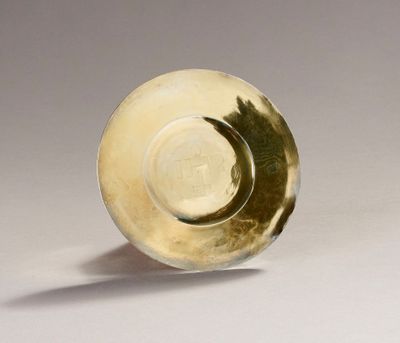 Patène en argent doré gravée d'un christogramme IHS surmonté… - Photo 1