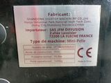 a sign on the back of a machine that says fabricant