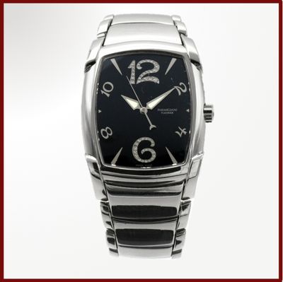 une photo d'une montre-bracelet au cadran noir