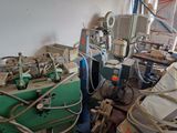 many machines that are sitting in a room together