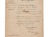 un vieux document sur lequel figure une inscription à l'encre noire