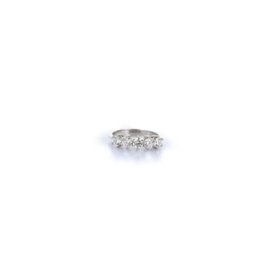 Travail contemporain Bague jarretière en or gris 750‰ et dia…