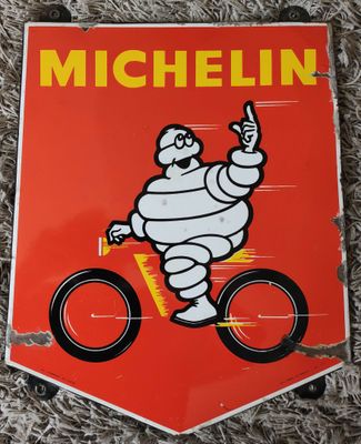 Signature de Michel Michel sur le tapis