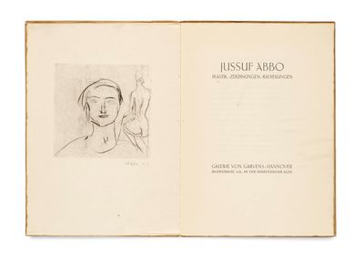 un livre ouvert sur lequel est dessiné le visage d'une femme