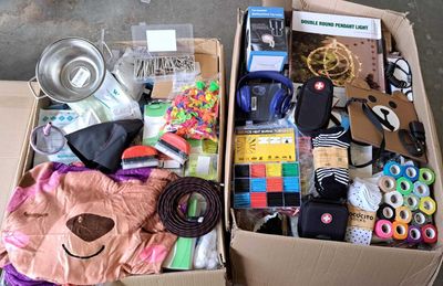 83 / 1 palette de 164 kg de mix (repose-pieds pour enf… - Photo 1