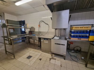 an image of a commercial kitchen with a lot of counter space