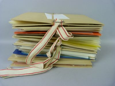 7 pochettes, valeur faciale 1550 euros.