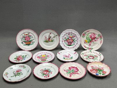 Douze assiettes en faïence de L'Est .