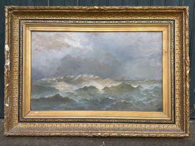 un tableau représentant des vagues, dans un cadre doré, posé par terre