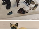 deux photos d'une figurine de chat et d'une figurine de chat posée sur un plateau