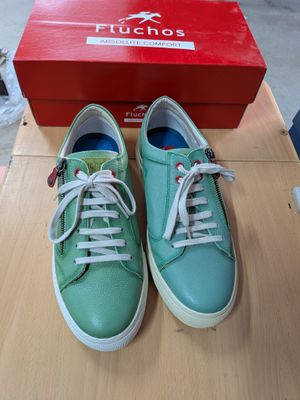 Paire de chaussures de marque FLUCHOS