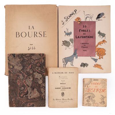 plusieurs livres sont empilés sur une surface blanche