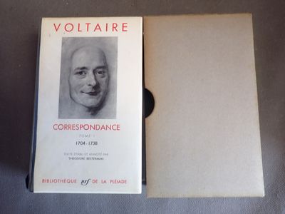 une image représentant un livre sur lequel figure le visage d'un homme