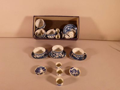 several cups and saucers are sitting in a box on a table