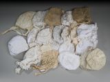 de nombreux types de nappes différents sur la table