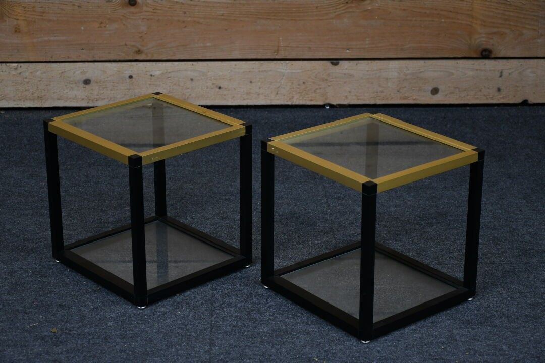 Paire de tables basses ou bouts de canapé en alu laqué noir …