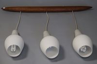 Suspension en bois à trois lumières, les abats-jours en verr… (photo 6)