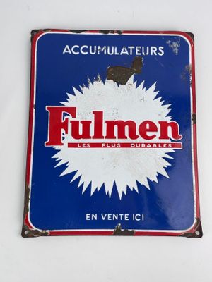 une vieille enseigne bleue et blanche sur laquelle est inscrit le mot « fumen »