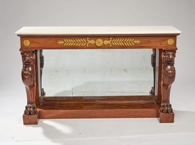 CONSOLE AUX LIONS Console en acajou et placage d'acajou rect…