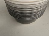 un bol blanc posé sur une table
