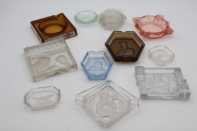 Lot d’objets en verre : vide-poches, cendriers (dont un Dom Périg...