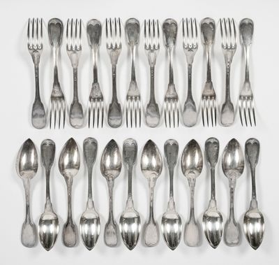 Douze couverts en argent, modèle filets. - Photo 1