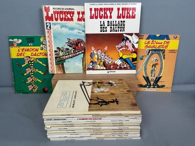 plusieurs livres sont empilés sur une table