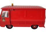 un camion rouge garé sur une surface blanche
