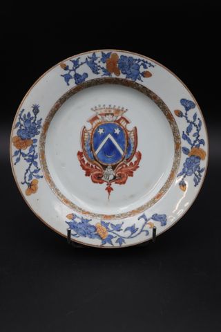 Assiette en porcelaine compagnie des indes à décor polychrome et ...
