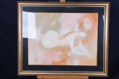 tableau représentant une femme nue dans un cadre doré sur fond noir