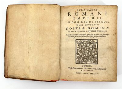 un livre ouvert avec l'image d'un lion dessus