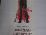 une vieille affiche du film de James Bond « Octopussy »