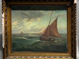 une peinture à l'huile représentant un voilier sur une mer agitée, avec d'autres bateaux en arrière-plan
