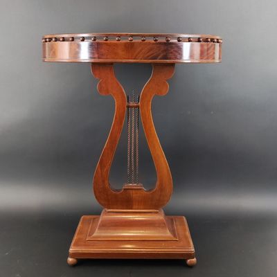 Petit guéridon à plateau ovale en bois naturel et placage d'… - Photo 1