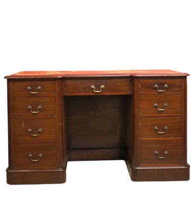 une image d'un bureau en bois avec des tiroirs et des tiroirs dessus