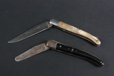2 couteaux Laguiole l. 11 cm env.