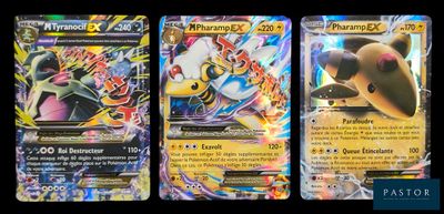 trois cartes Pokémon présentant des motifs différents sur un fond noir