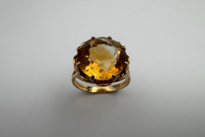 Une bague or 18k ornée d'une citrine 5,2 g brut