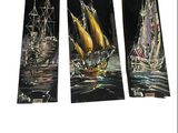 trois tableaux représentant des voiliers, alignés les uns à côté des autres sur un fond blanc