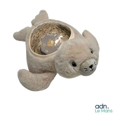 une peluche allongée avec un bol à l'intérieur