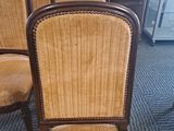 a lot of chairs that are lined up in a room