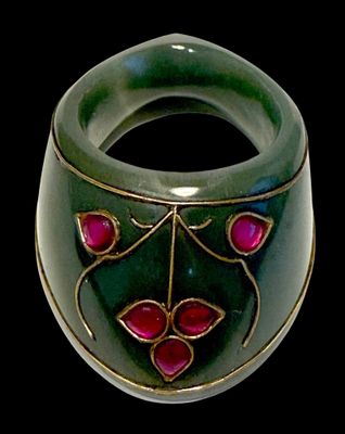 INDE du NORD. BAGUE d'ARCHER de style Moghol, en jade vert, …