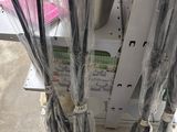 beaucoup de bâtonnets emballés dans du plastique