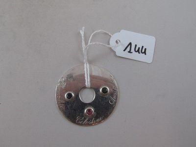 a tag with a picture of a dog ' s face on it